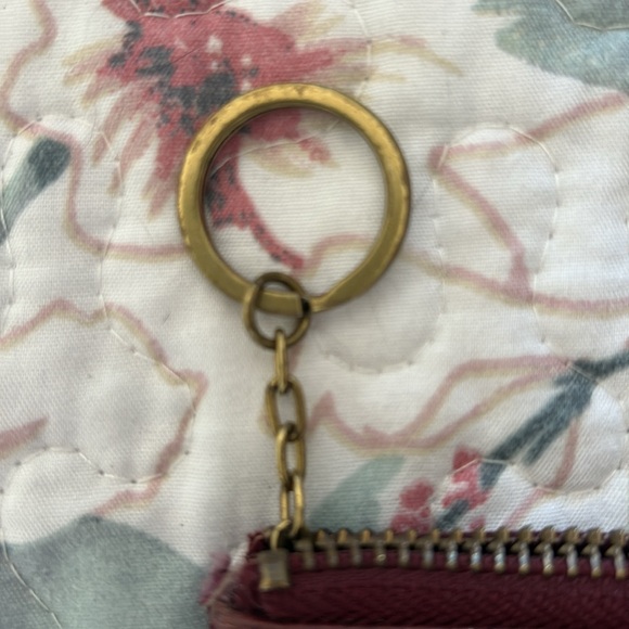 FOSSIL Maroon Leather Card Case with Keychain - Picture 4 of 4